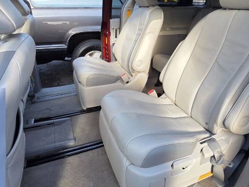 Used 2014 Toyota Sienna Limited image 12