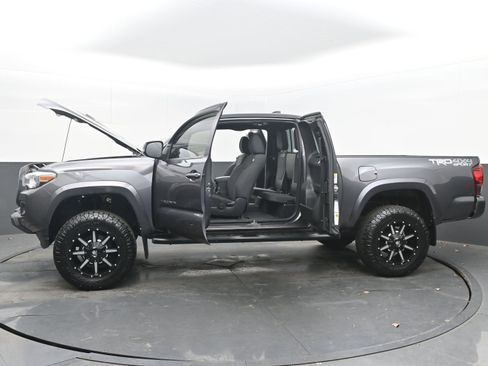 Used 2019 Toyota Tacoma TRD Sport w/ Technology Package image 37