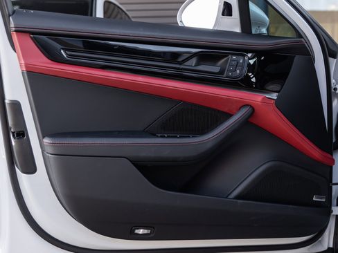 Used 2024 Porsche Panamera 4 image 22