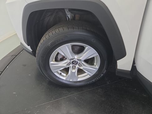 Used 2021 Toyota RAV4 XLE AWD/4WD image 29