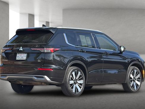 Used 2025 Mitsubishi Outlander SEL FWD image 4