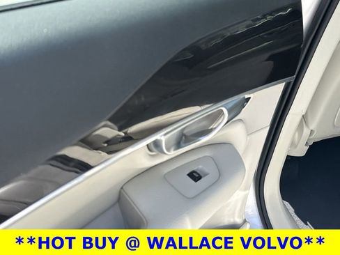 Used 2019 Volvo XC90 T5 Momentum w/ Multimedia Package image 12