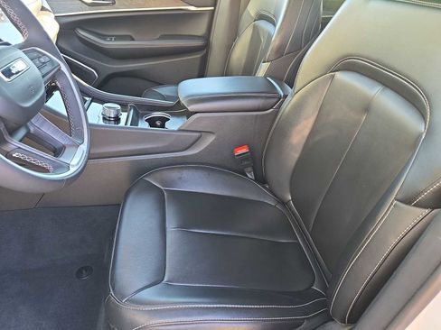 Certified 2024 Jeep Grand Cherokee L Limited w/ Black Appearance Package image 15