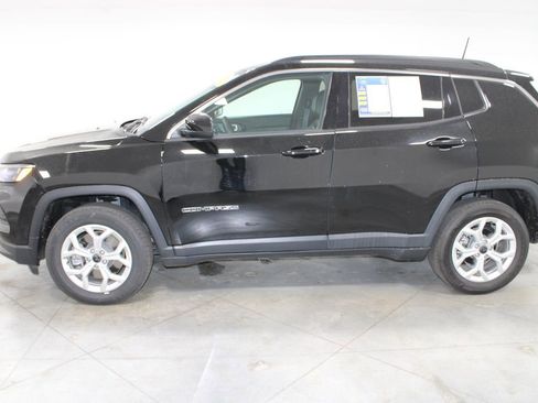 Used 2025 Jeep Compass Latitude AWD/4WD image 6