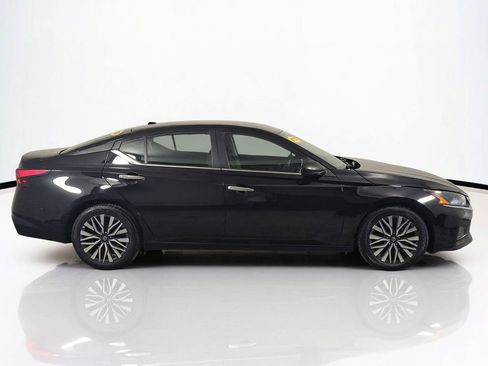 Used 2025 Nissan Altima 2.5 SV FWD image 4