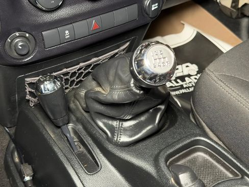 Used 2017 Jeep Wrangler Unlimited Sport w/ Quick Order Package 23S AWD/4WD image 24