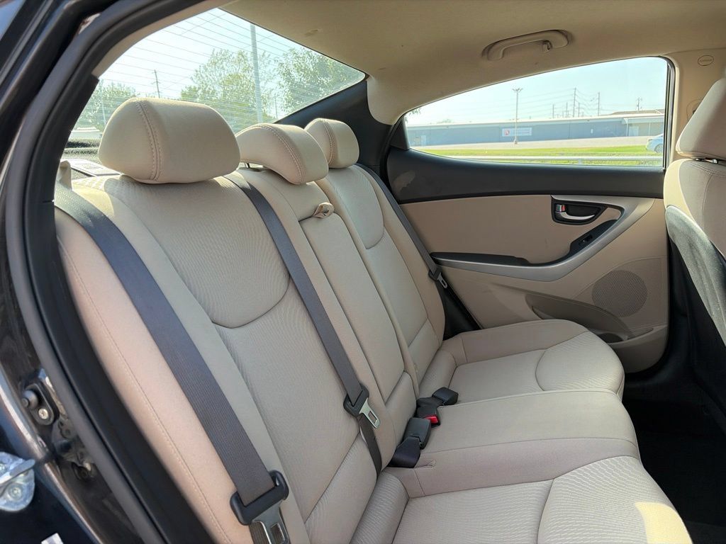 Used 2015 Hyundai Elantra SE w/ Option Group 02 FWD image 31