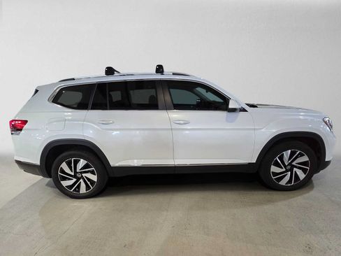 Used 2025 Volkswagen Atlas SEL AWD/4WD image 2