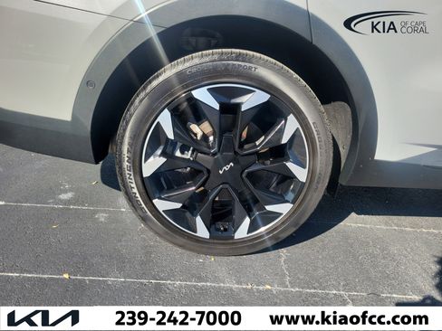Certified 2024 Kia Sorento SX FWD image 8