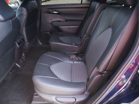 Used 2022 Toyota Highlander XSE AWD/4WD image 13
