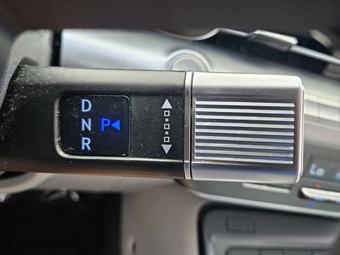 Used 2024 Hyundai Kona Limited FWD image 18