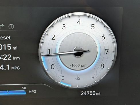 Used 2025 Hyundai Elantra SEL image 26