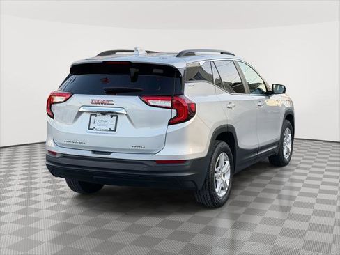 Used 2022 GMC Terrain SLE w/ Driver Convenience Package image 4