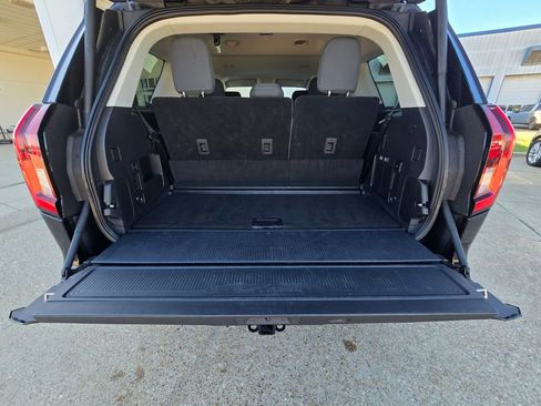 Used 2025 Ford Expedition Active RWD image 36
