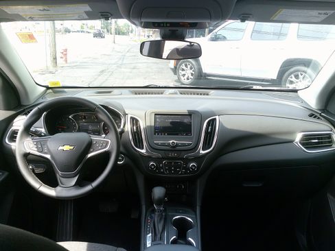 Used 2023 Chevrolet Equinox LT AWD/4WD image 19