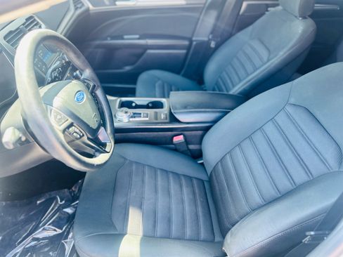 Used 2018 Ford Fusion SE FWD image 16