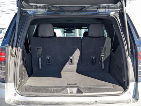 Used 2025 Chevrolet Suburban Z71 image 36