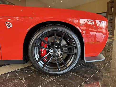 Used 2023 Dodge Challenger SRT Hellcat w/ Driver Convenience Group RWD image 3