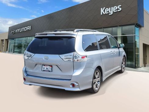 Used 2011 Toyota Sienna SE w/ Preferred Pkg FWD image 4