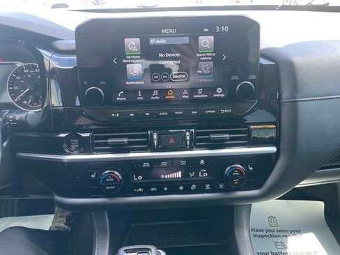 Used 2025 Nissan Pathfinder SL AWD/4WD image 13