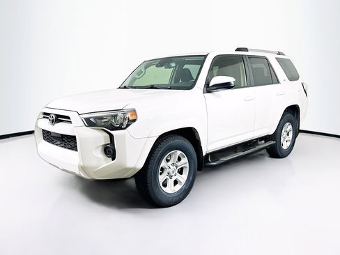 Used 2020 Toyota 4Runner SR5 RWD image 3