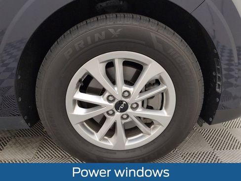 Used 2024 Kia Carnival LX image 20