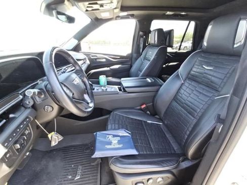 Used 2024 Cadillac Escalade Sport Platinum w/ Heavy-Duty Trailer Package AWD/4WD image 4