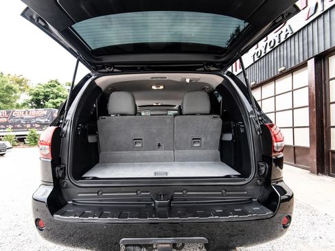 Used 2018 Toyota Sequoia SR5 RWD image 37