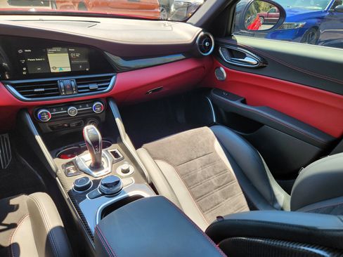 Used 2021 Alfa Romeo Giulia Quadrifoglio w/ Carbon Package RWD image 14