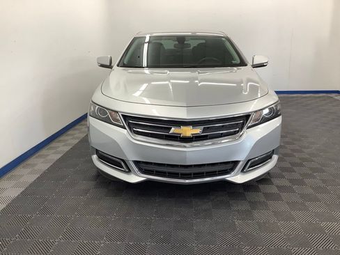 Used 2019 Chevrolet Impala LT FWD image 2