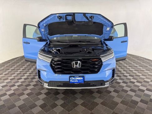 Certified 2025 Honda Pilot TrailSport image 11