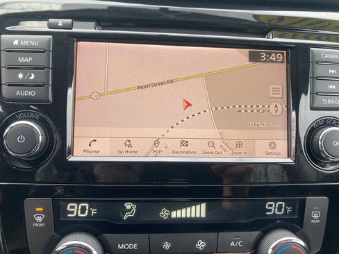 Used 2018 Nissan Rogue SV w/ Premium Package image 23