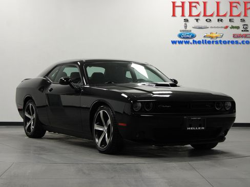 Used 2016 Dodge Challenger R/T image 1