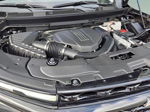 Used 2024 Chevrolet Traverse RS FWD image 17