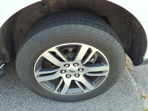Used 2024 Ford Expedition Limited AWD/4WD image 7
