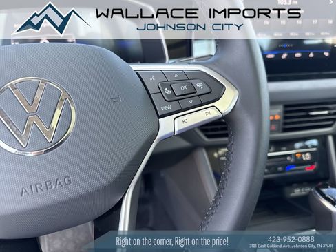 Used 2025 Volkswagen Jetta SE FWD image 31