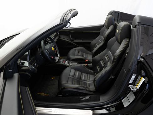 Used 2014 Ferrari 458 Spider image 9