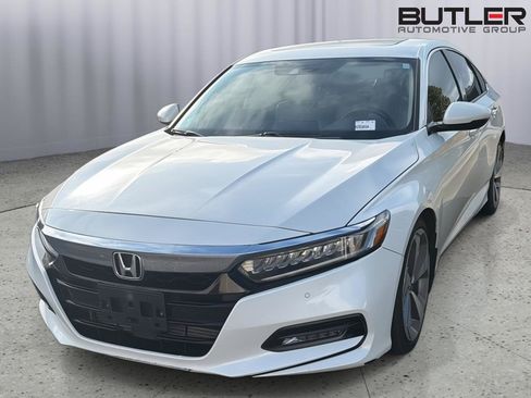 Used 2018 Honda Accord Touring image 3