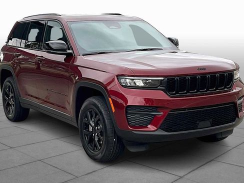 New 2025 Jeep Grand Cherokee Laredo image 2