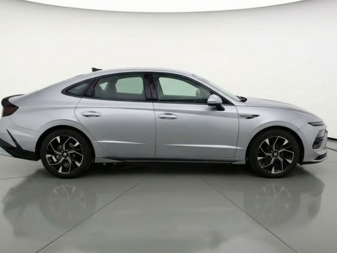 Used 2025 Hyundai Sonata SEL FWD image 11