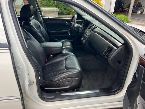 Used 2011 Cadillac DTS Luxury FWD image 23