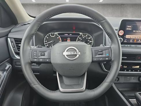 Used 2025 Nissan Rogue SV FWD image 21