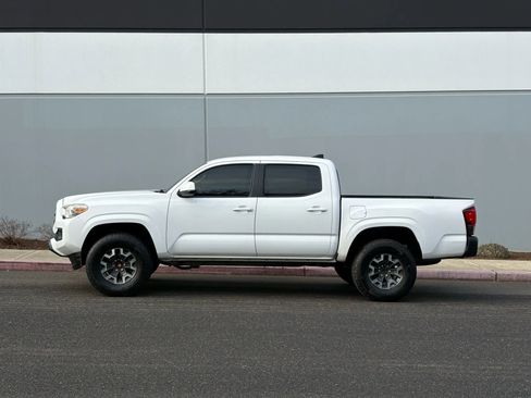 Used 2018 Toyota Tacoma SR w/ SR Convenience Package image 3