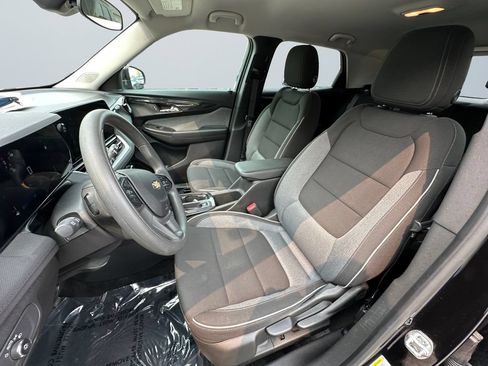 Used 2025 Chevrolet TrailBlazer LT FWD image 9