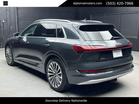 Used 2019 Audi e-tron Prestige w/ Prestige Package image 5