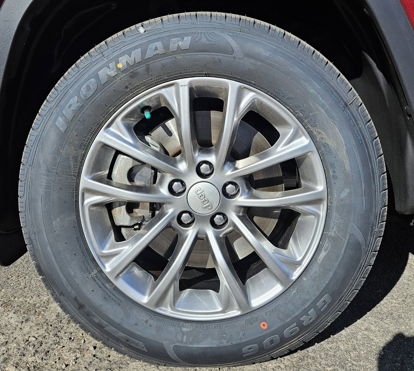 Used 2020 Jeep Cherokee Latitude Plus w/ Trailer Tow Group AWD/4WD image 13