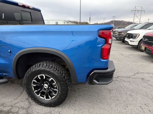 Used 2023 Chevrolet Silverado 1500 ZR2 w/ Technology Package AWD/4WD image 9