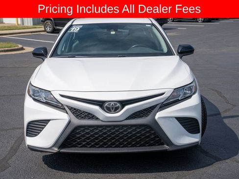 Used 2019 Toyota Camry SE FWD image 2