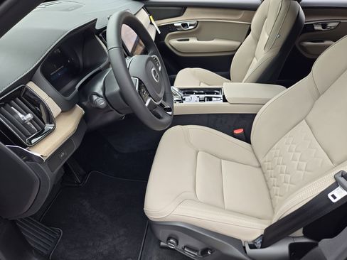 New 2026 Volvo XC90 B6 Plus w/ Protection Package Premier image 16
