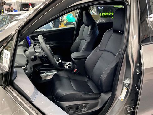 New 2026 Subaru Solterra Limited image 9